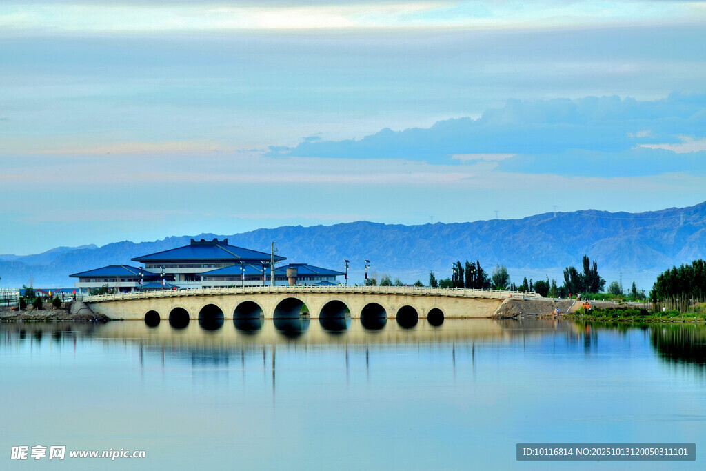 湖畔美景