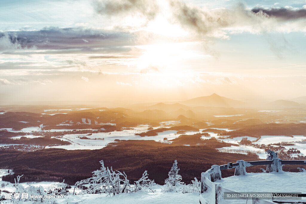 高原雪山
