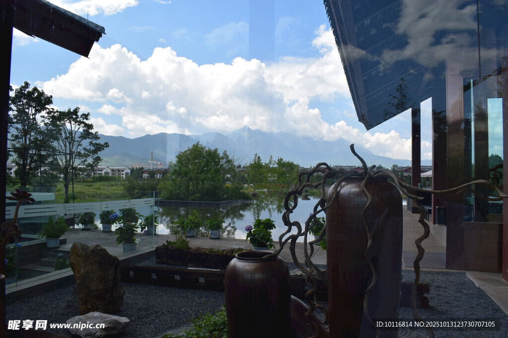 湖畔小屋