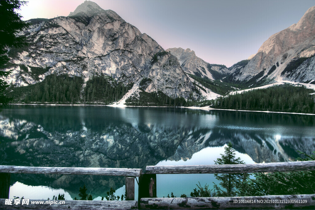 山湖美景