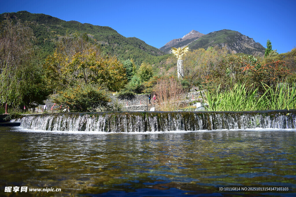 山间溪流