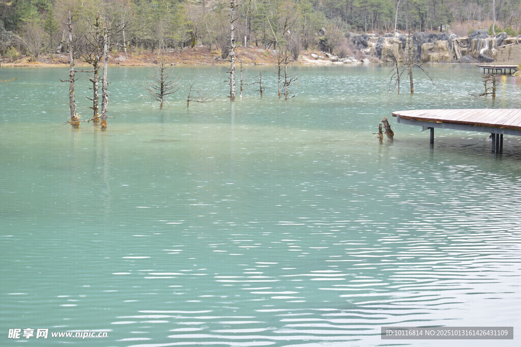 湖水