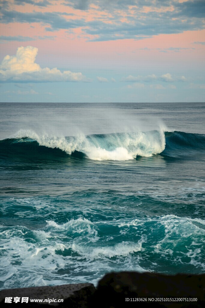 海边浪潮美景