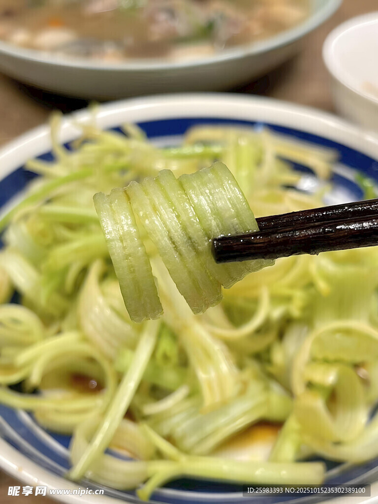 凉拌芹菜丝
