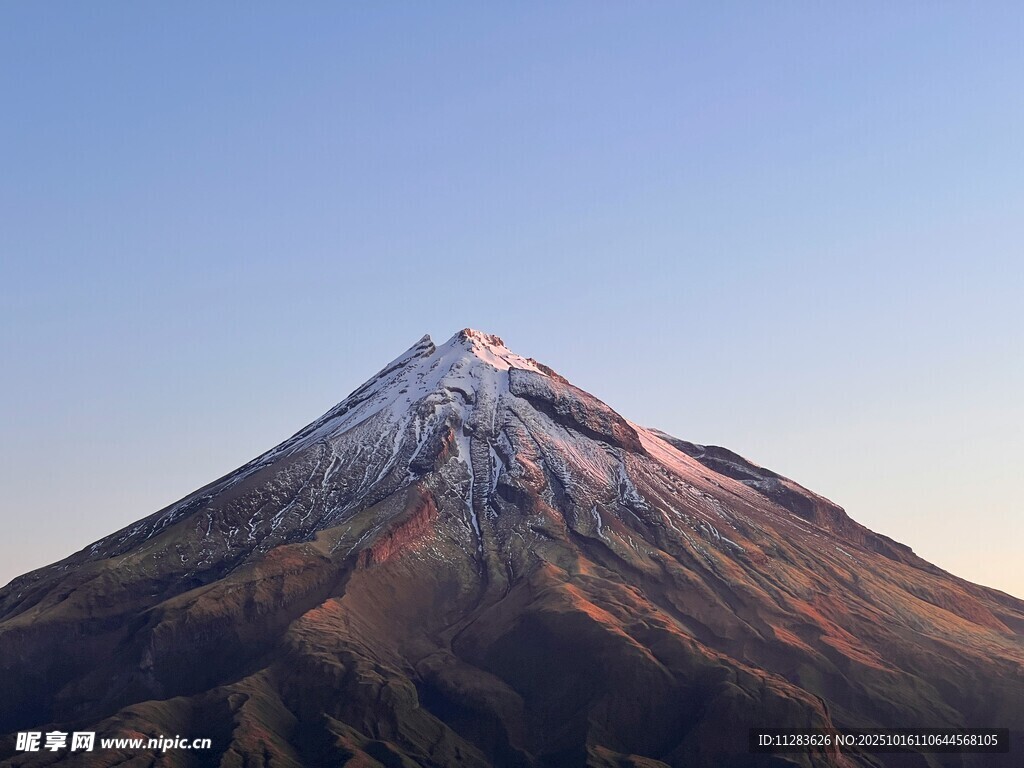 巍峨雪山富士山壮丽景观