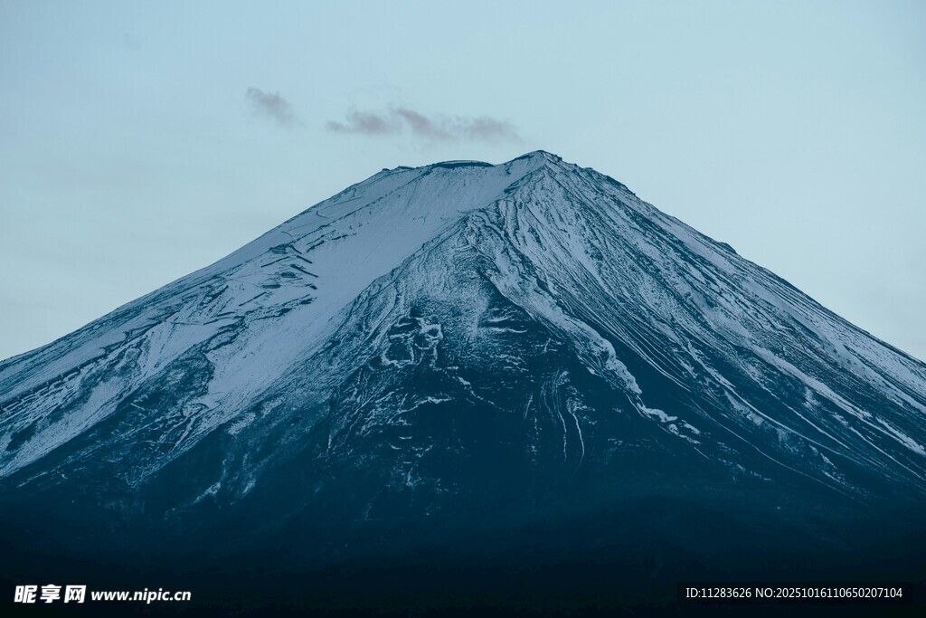 巍峨雪山富士山壮丽景观