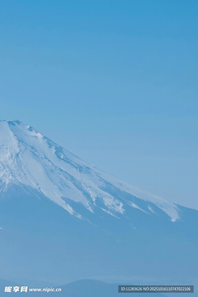 巍峨雪山
