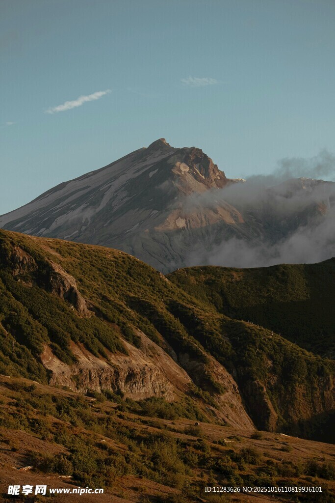 壮丽山峦景观