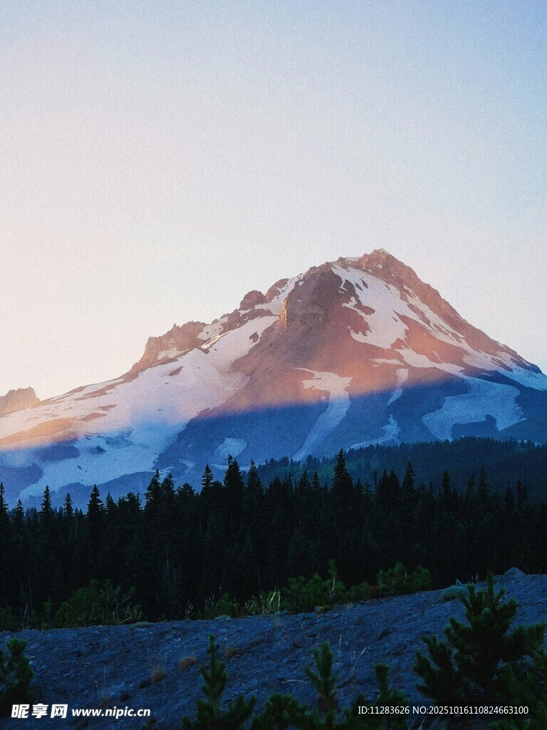 壮丽雪山景观