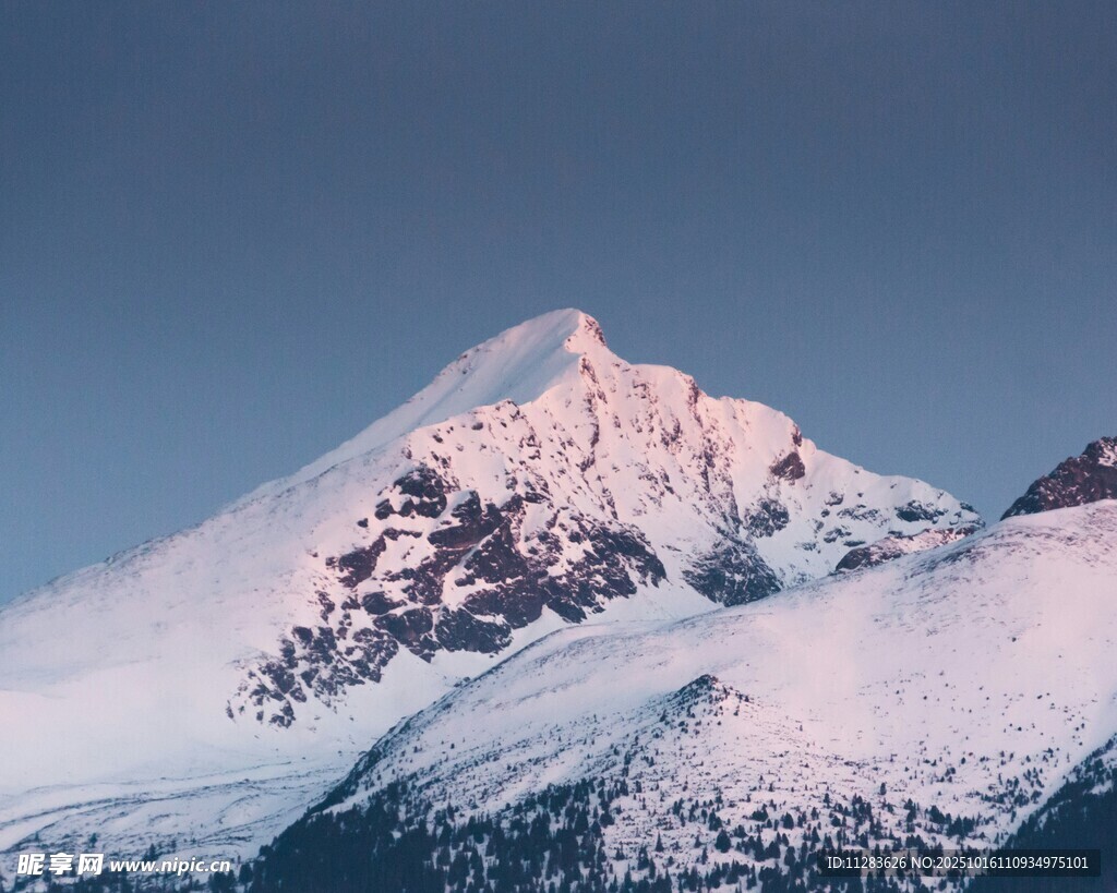 雪山壮丽美景