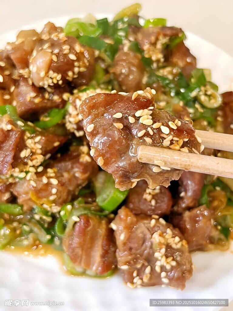 芝麻青椒炒牛排