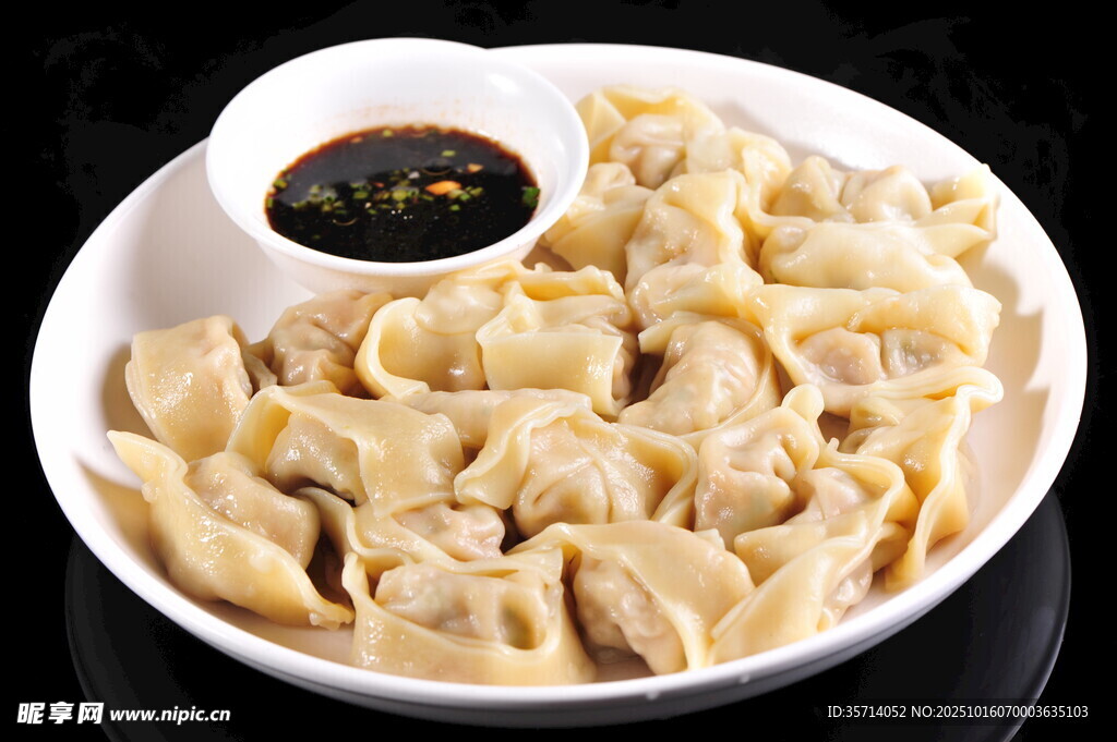 美味饺子配蘸料