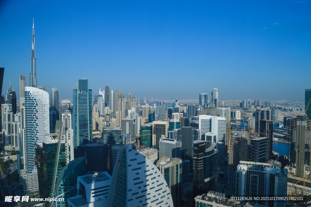 俯瞰繁华都市天际线