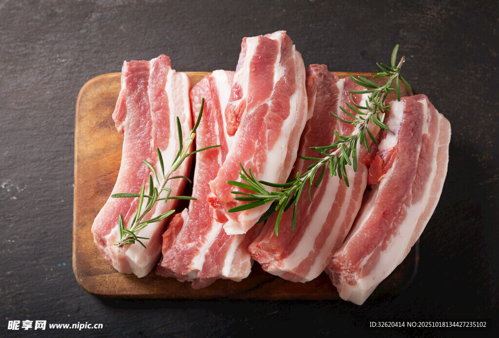 新鲜五花肉