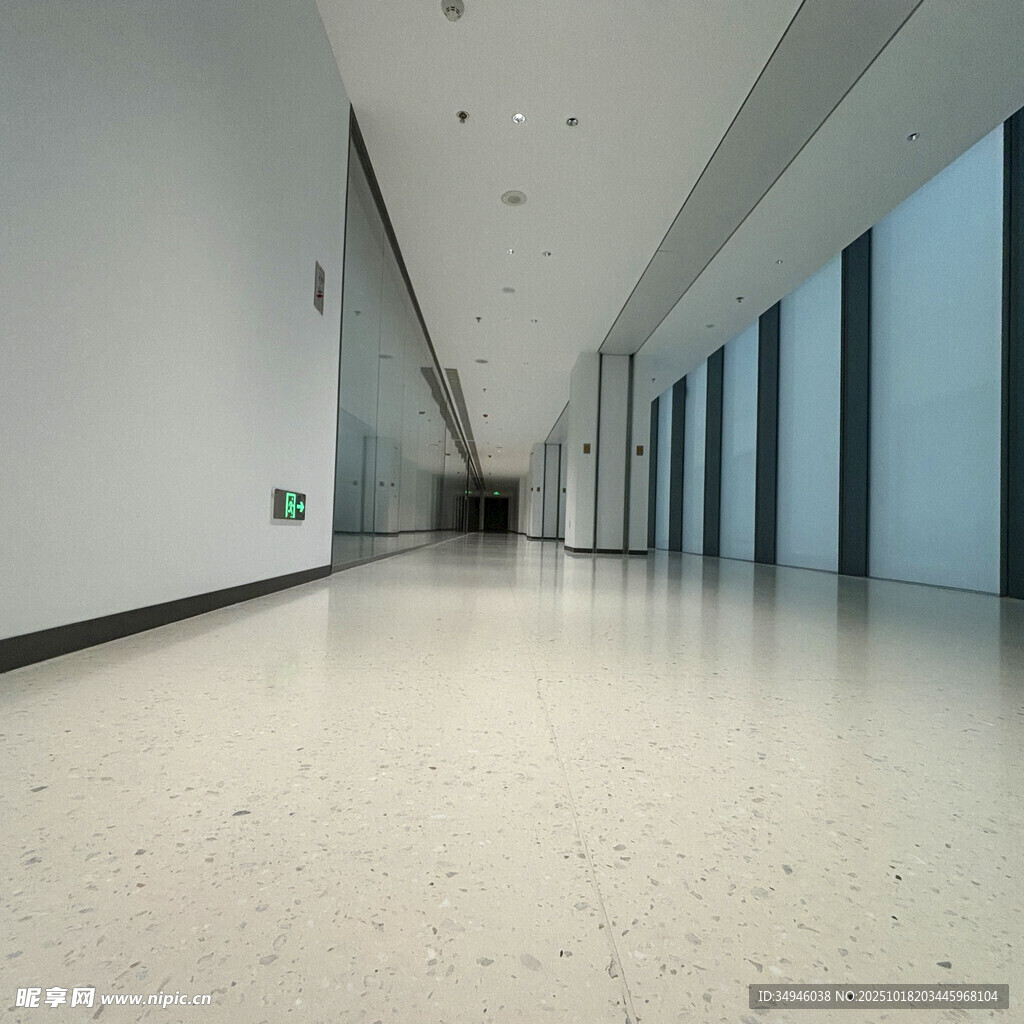 空旷现代风走廊空间