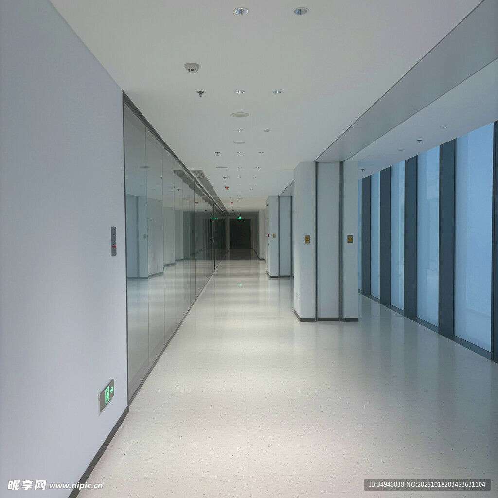 现代简约风格的空旷走廊