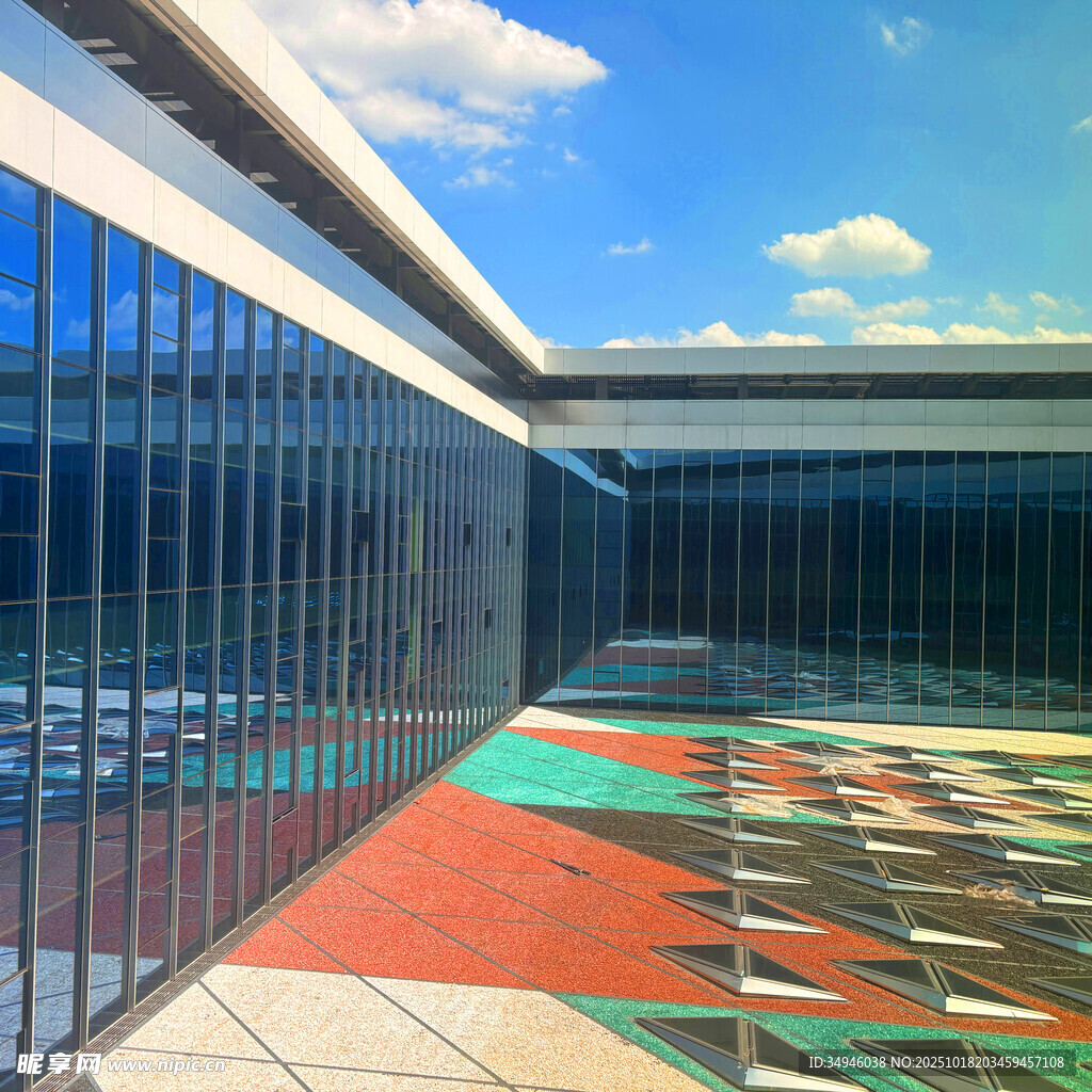 现代建筑多彩露台景观