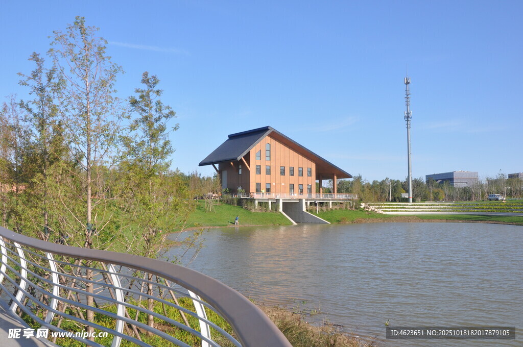 坝河湖畔小屋自然风光宜人