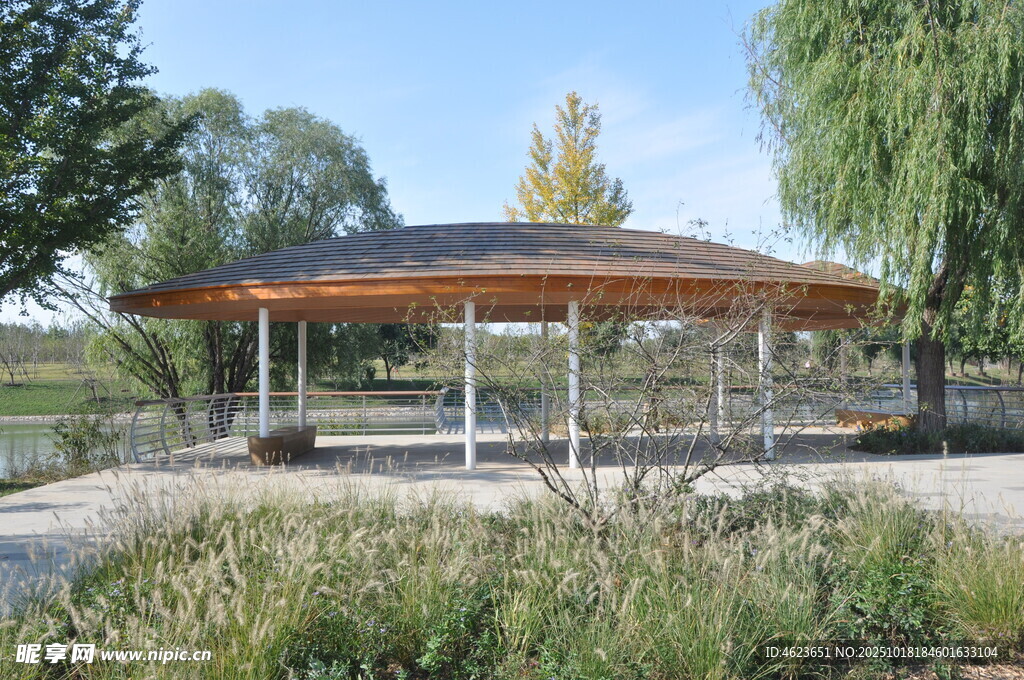 北京朝阳坝河户外木质凉亭景观