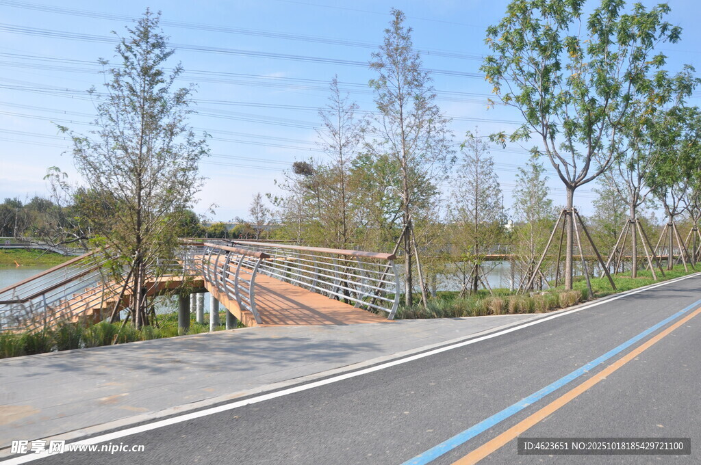 北京朝阳坝河河畔景观