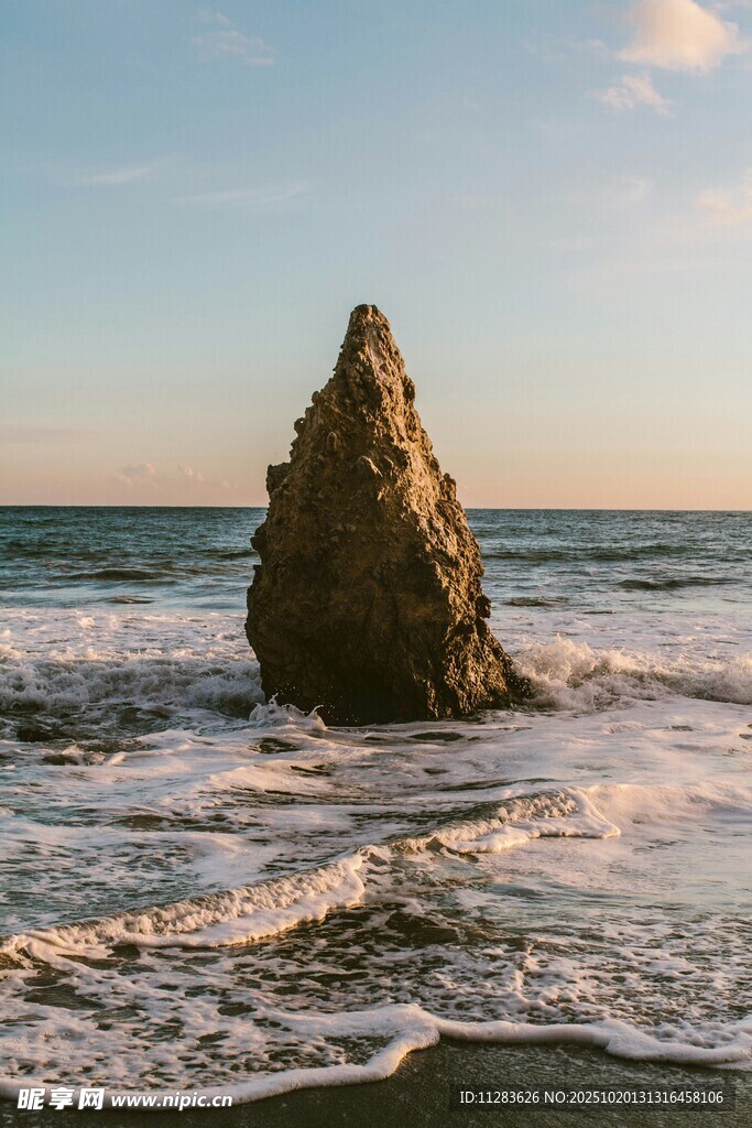 海边孤岩