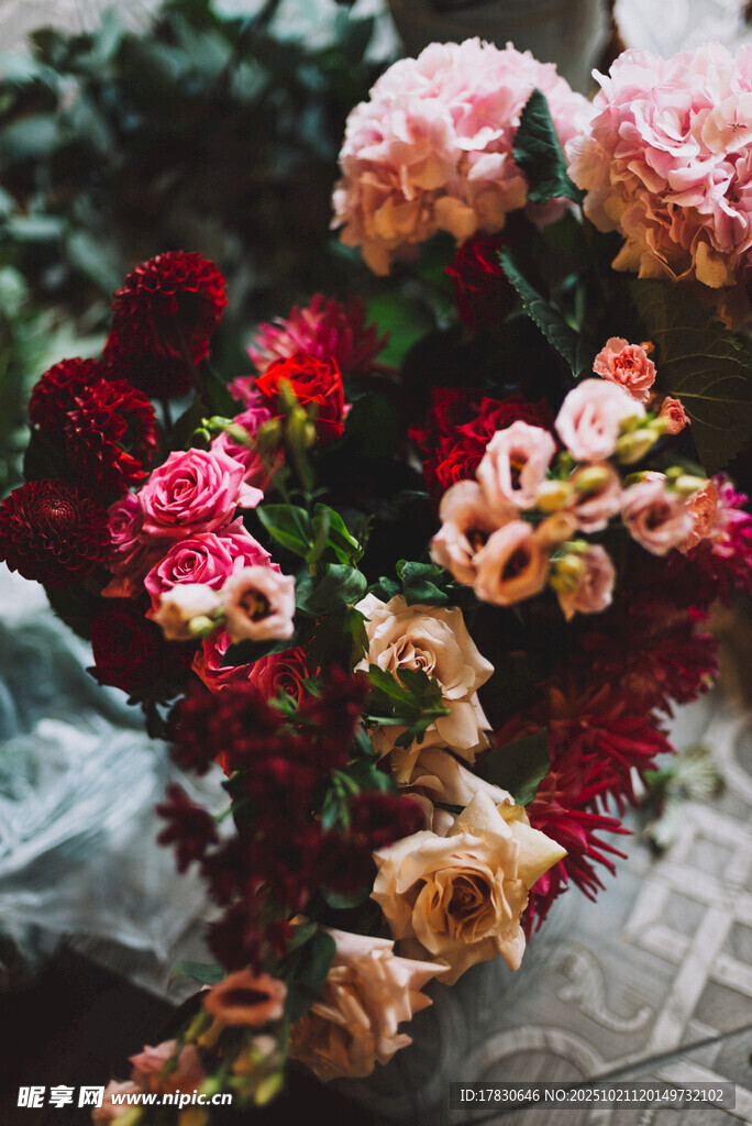 多彩鲜花组合