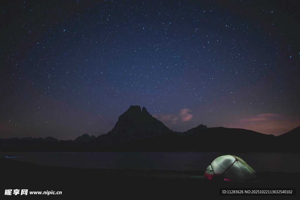 山间露营夜