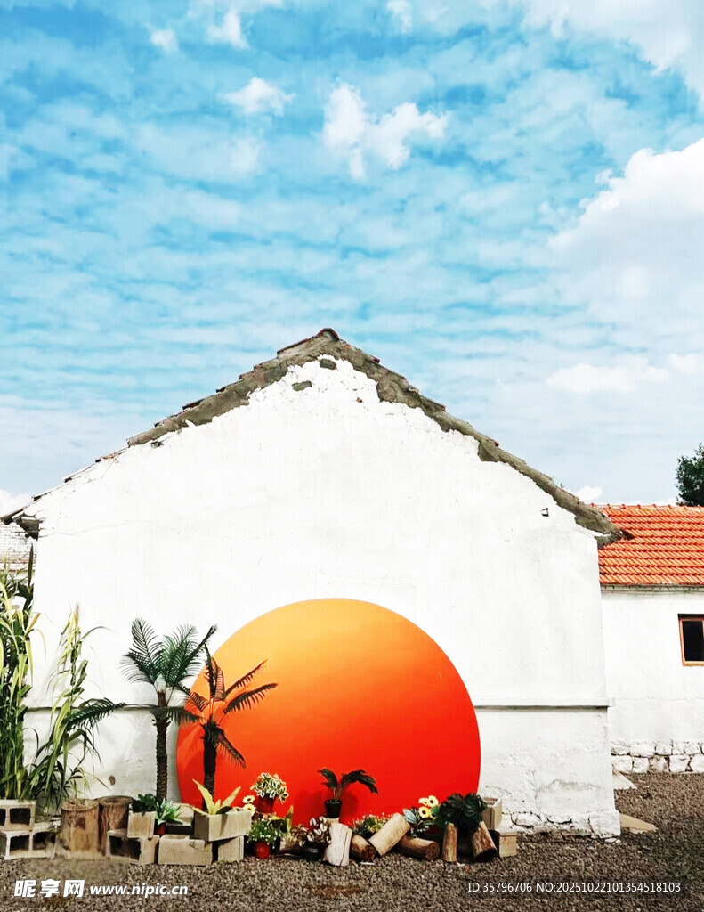 夕阳下的乡村小屋