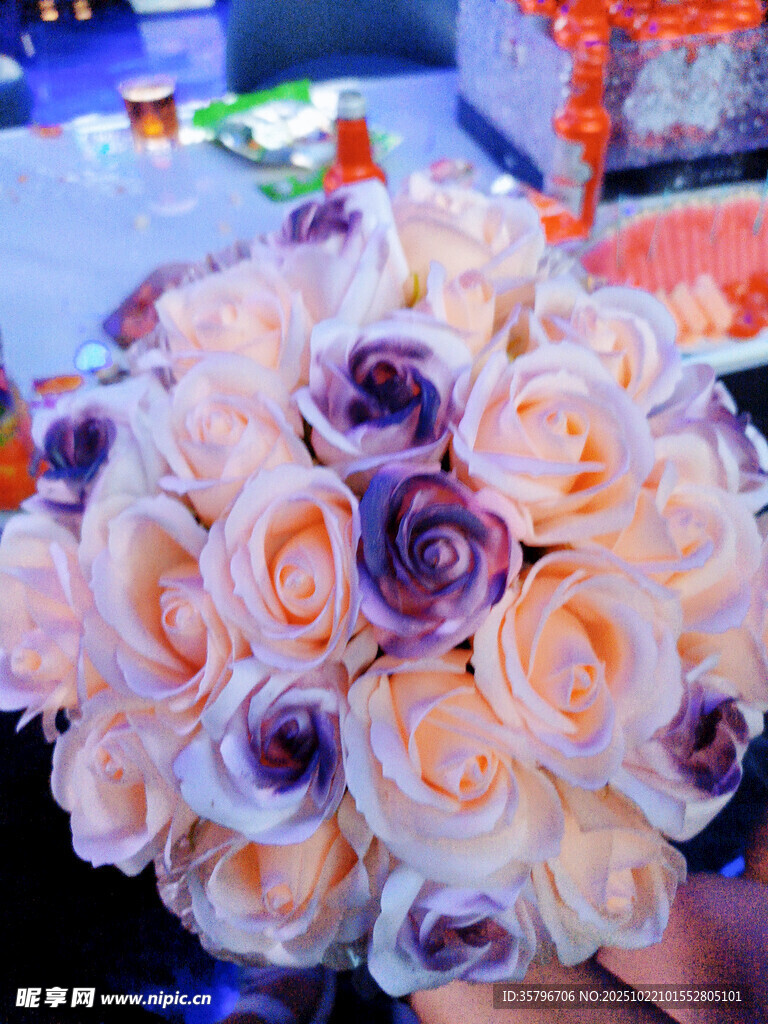 浪漫多彩玫瑰花束