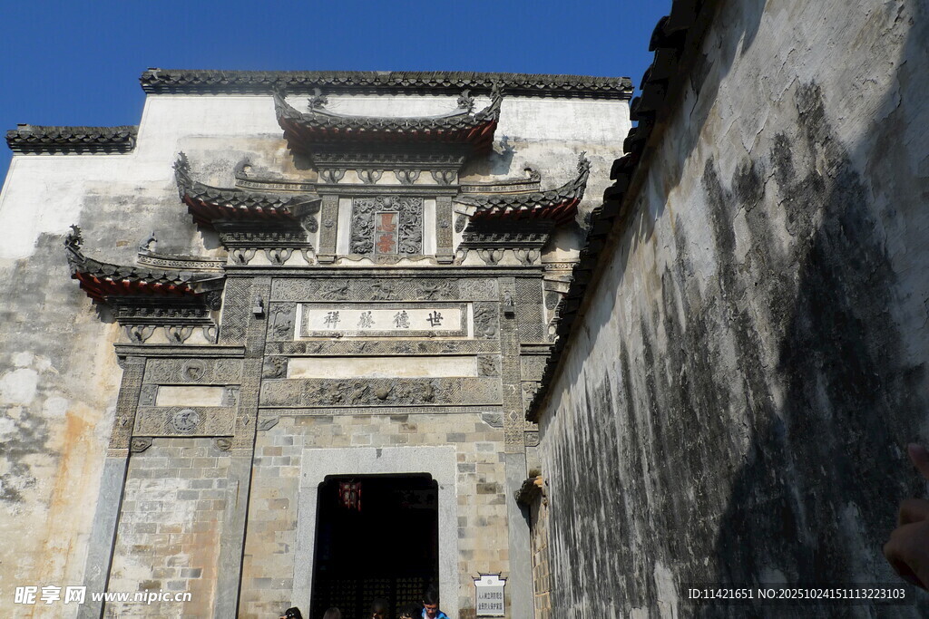 古旧徽派建筑门洞景观