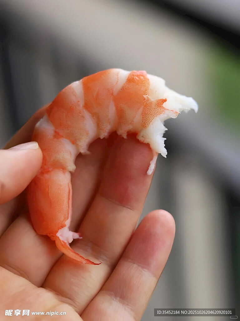 手剥虾肉