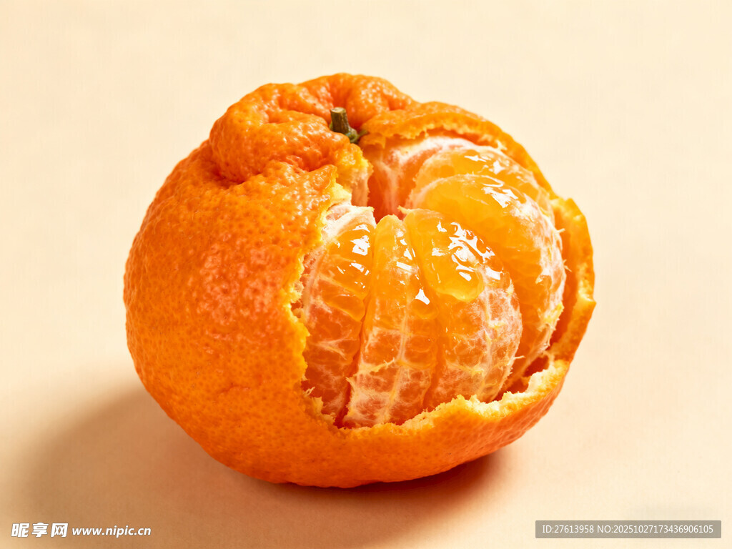 剥开的橘子