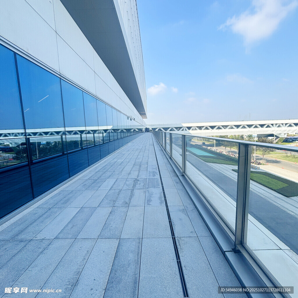 现代建筑露天观景平台