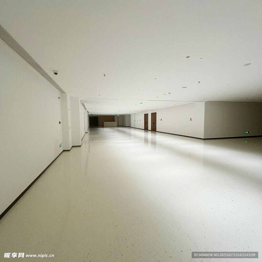 空旷现代走廊室内空间