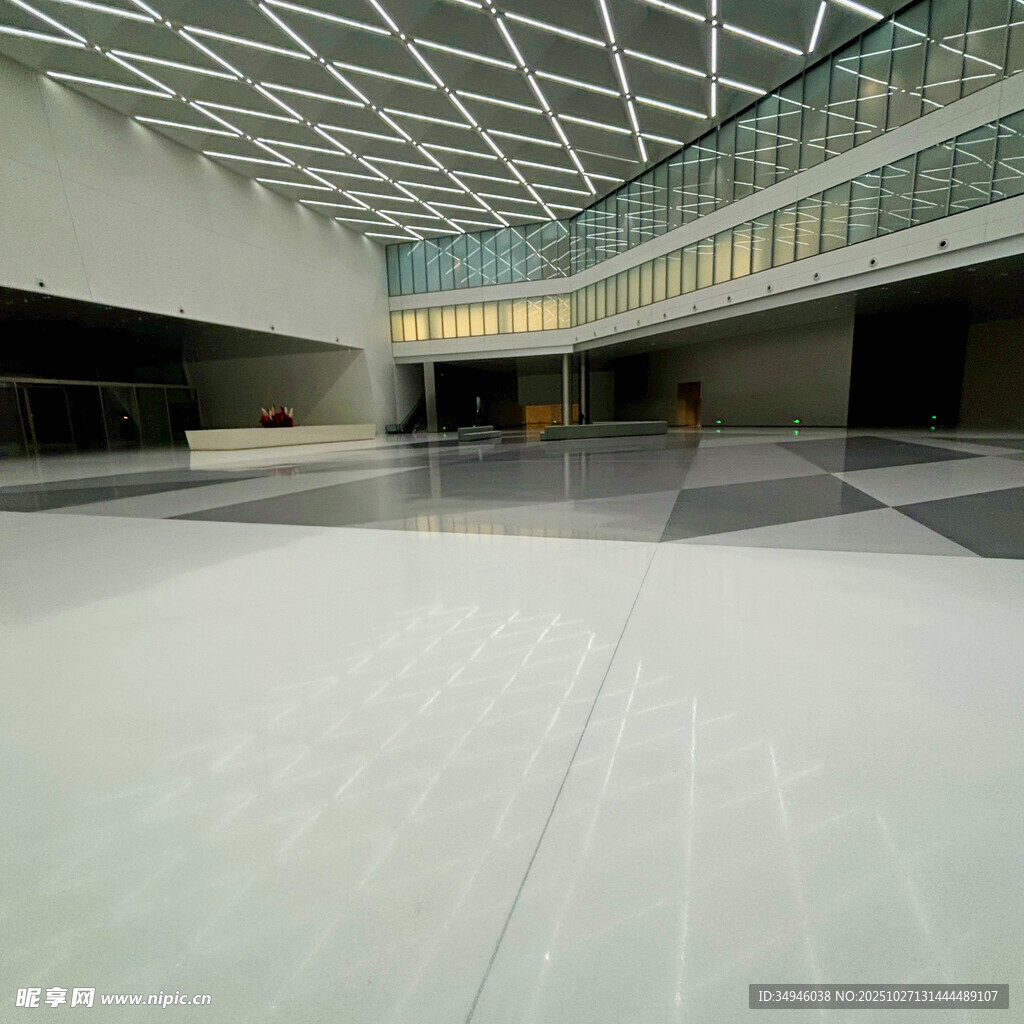 现代简约风格室内空旷空间