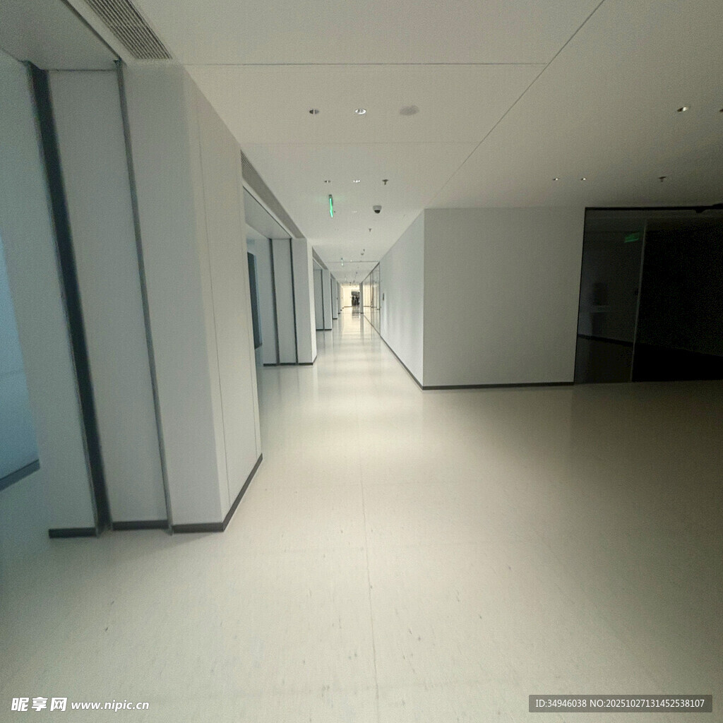 空旷现代风走廊空间