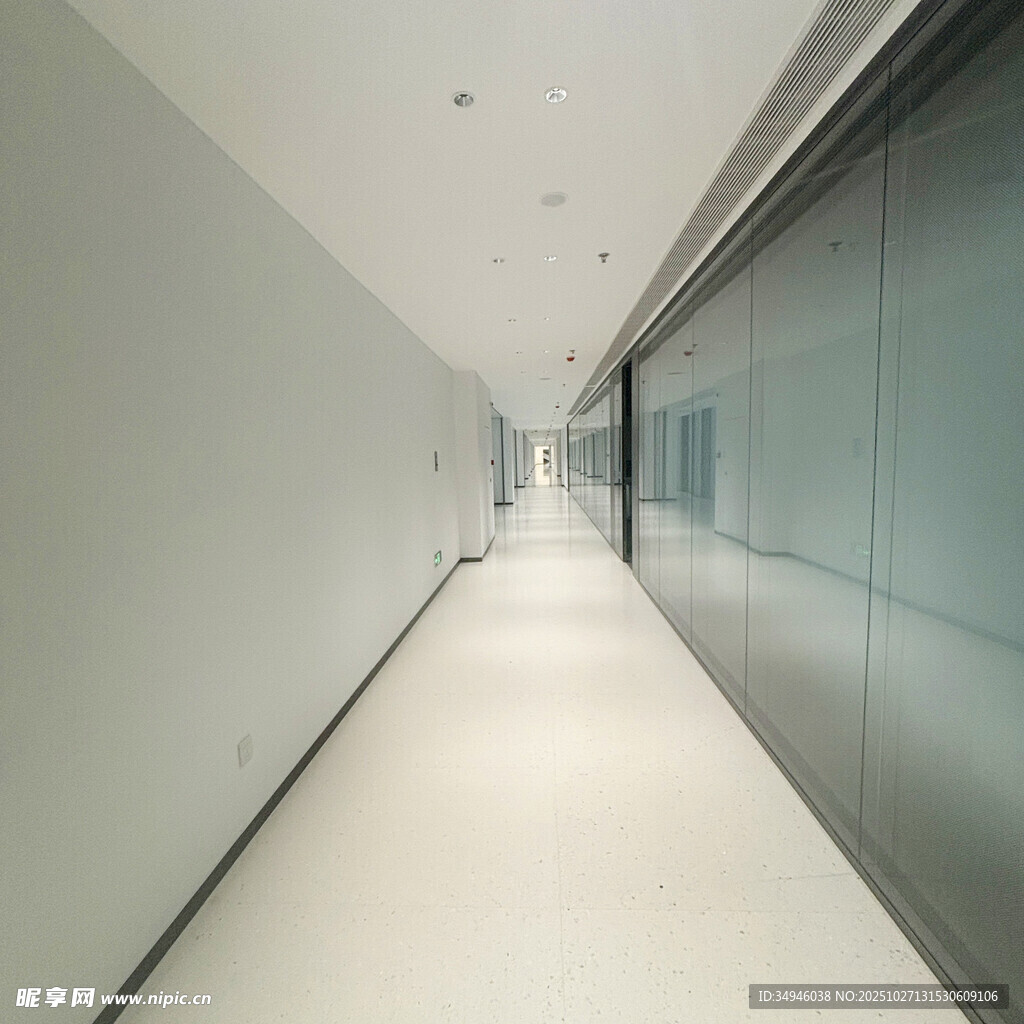 现代简约风格的办公走廊