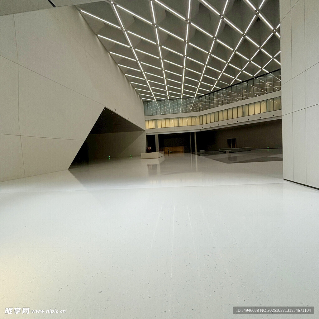 现代简约风格空旷室内空间