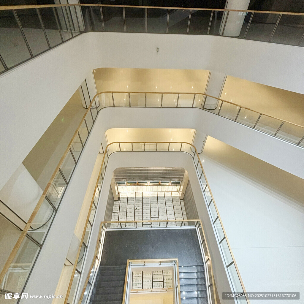 现代多层建筑室内楼梯景观
