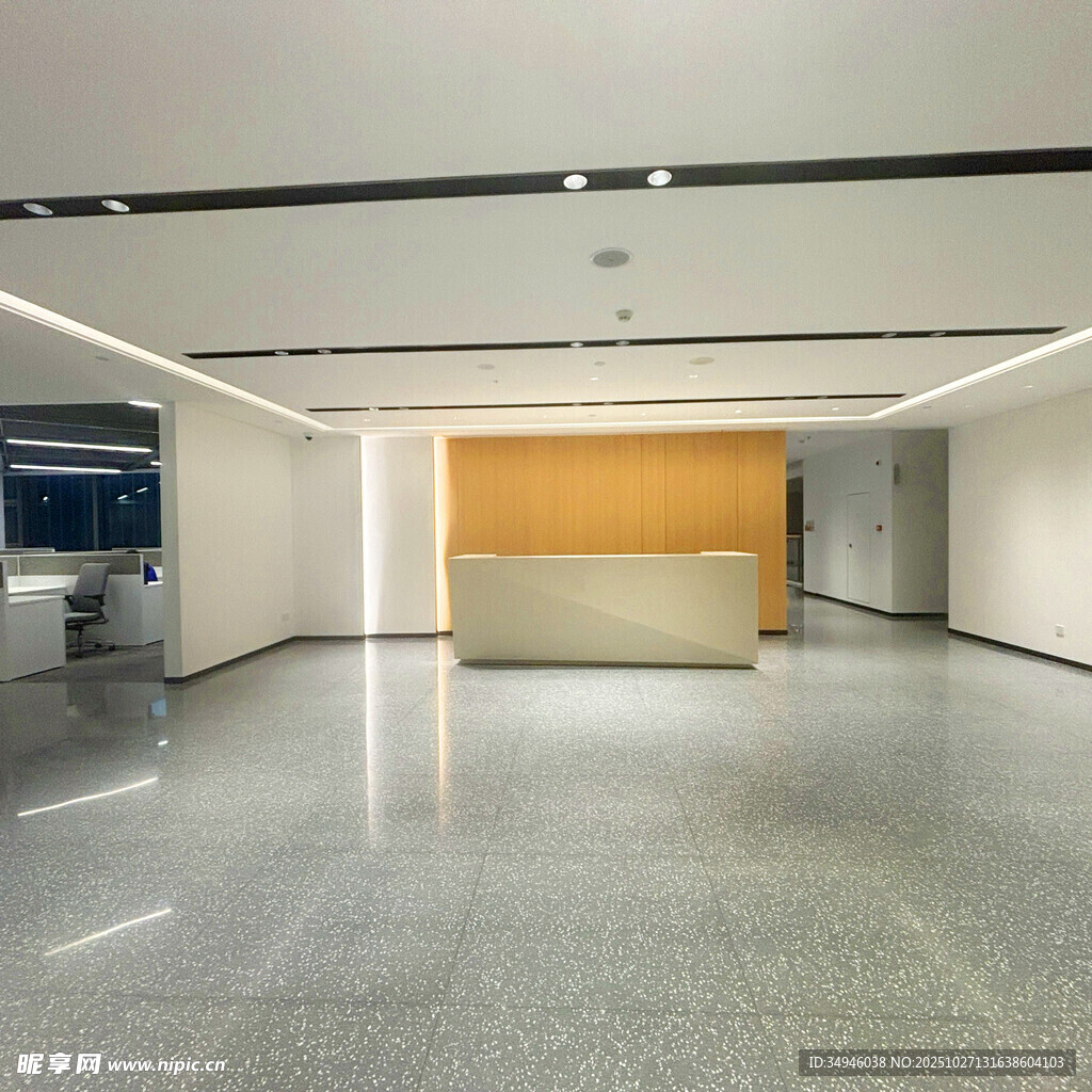 现代简约风格的空旷大厅