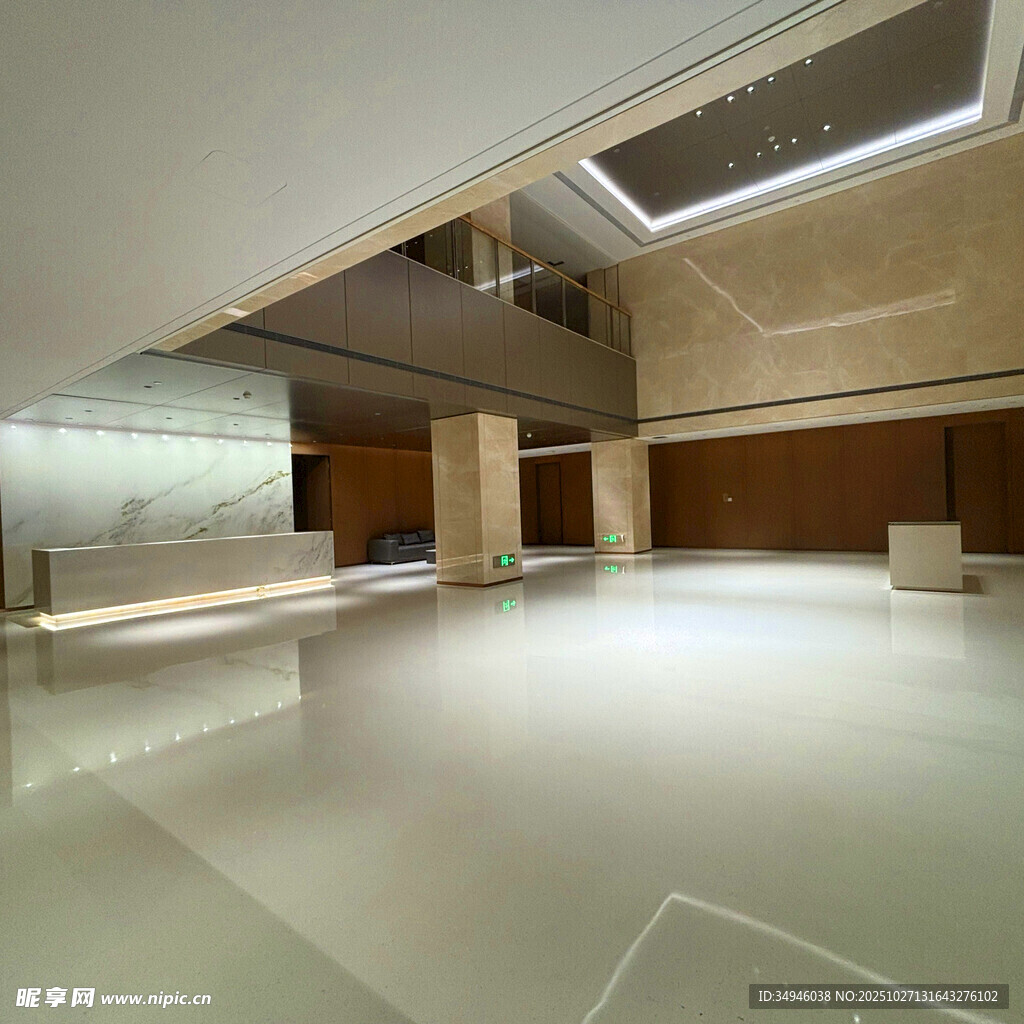 现代简约风格空旷室内空间