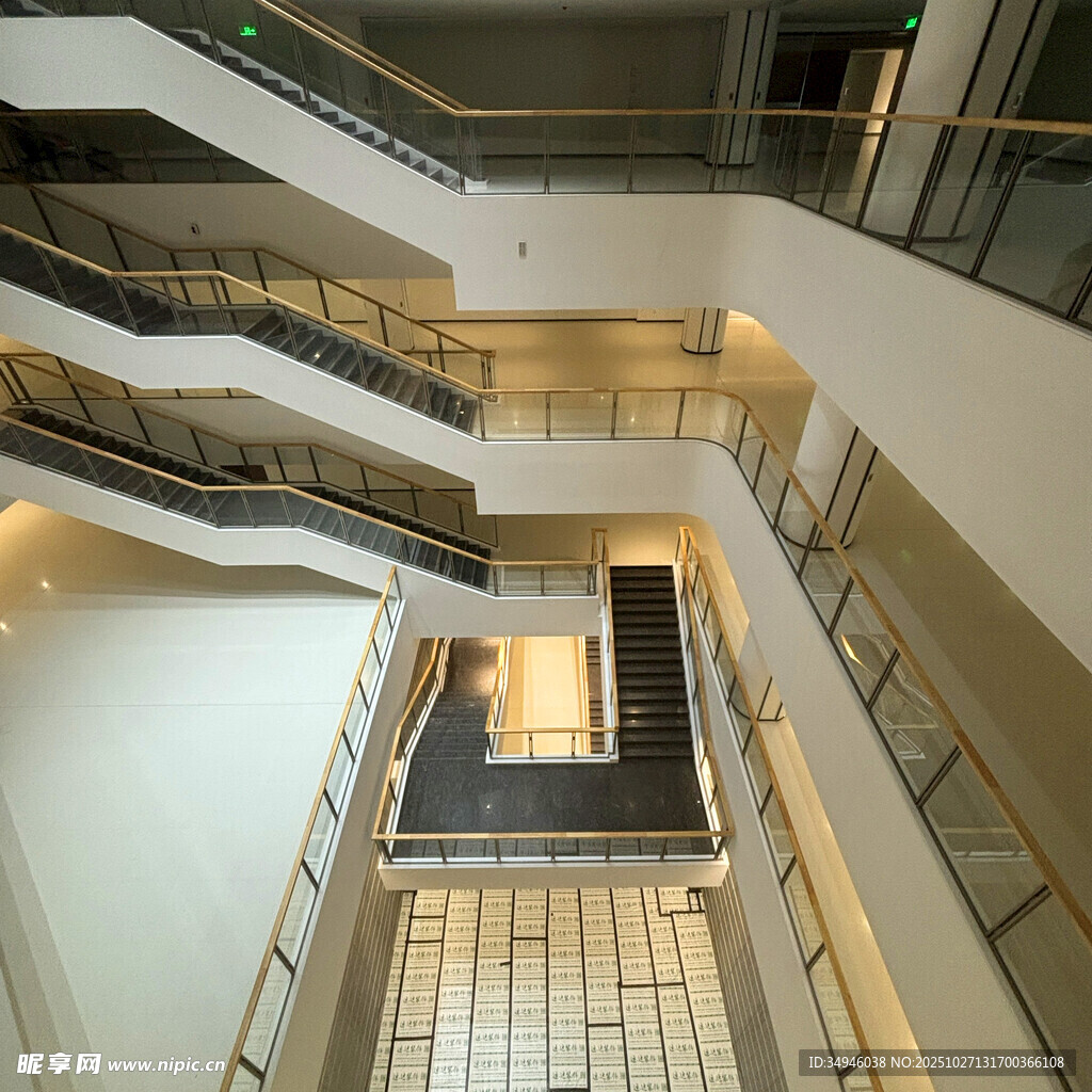 现代多层建筑内部空间