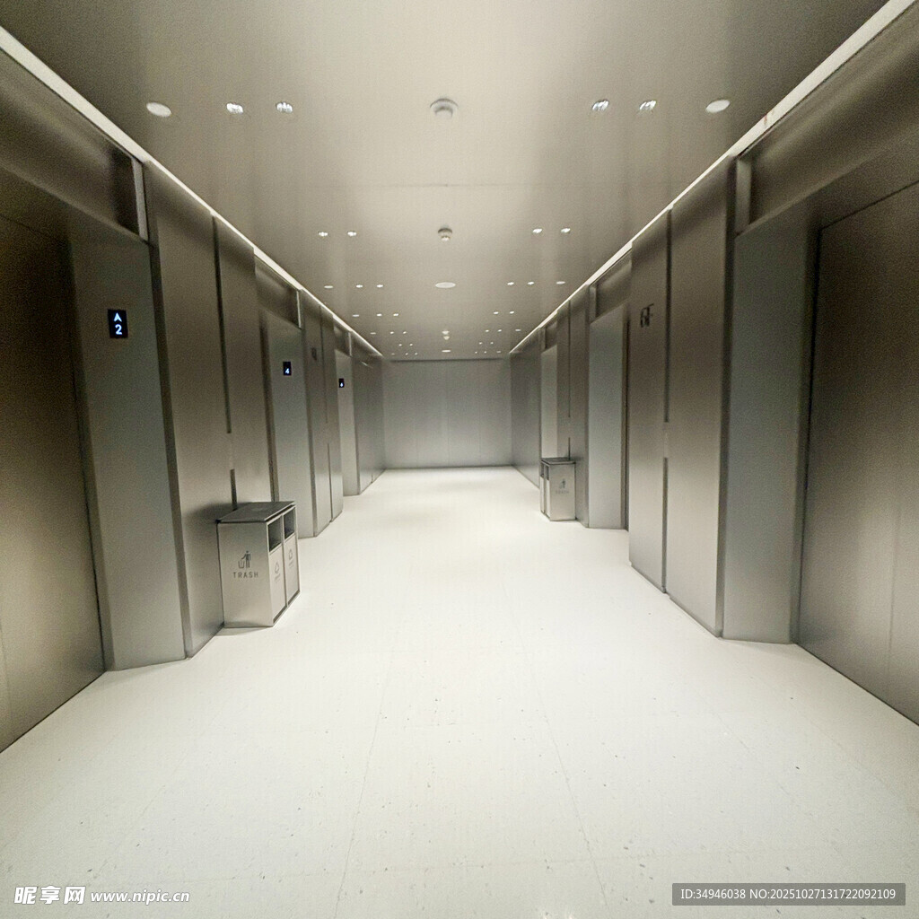 现代金属质感电梯通道空间