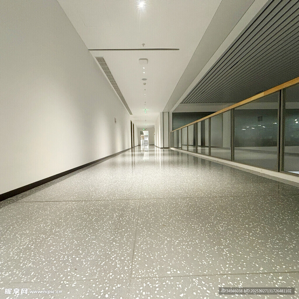 现代简约风格的空旷走廊