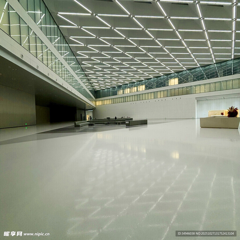 现代空旷室内建筑空间