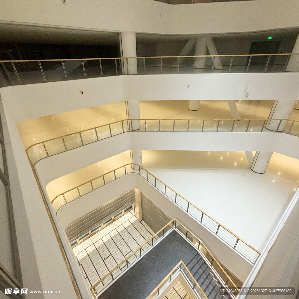 现代多层建筑内部空间