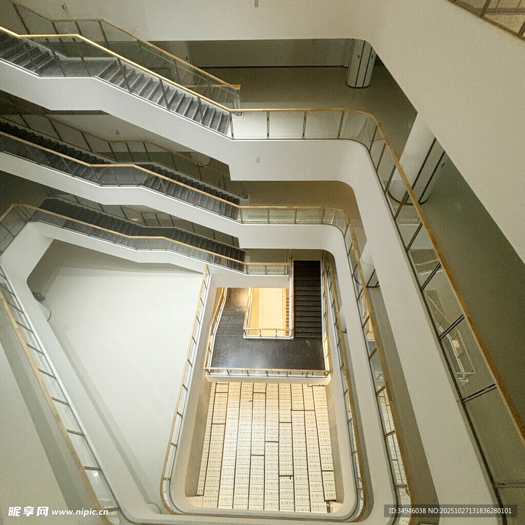 现代建筑内部多层空间景观