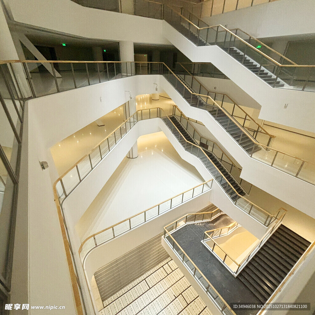 现代多层建筑内部空间