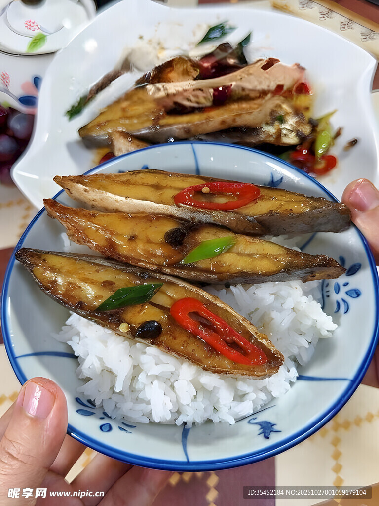 烤鱼盖饭