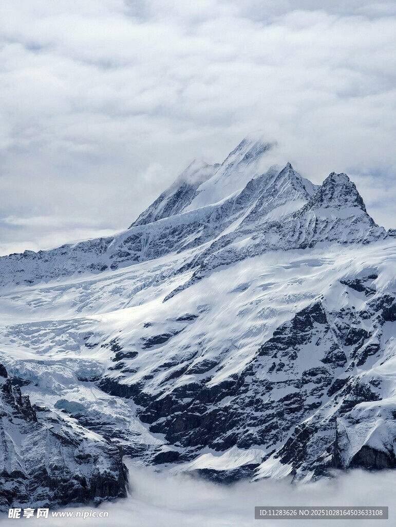 壮丽雪山景观